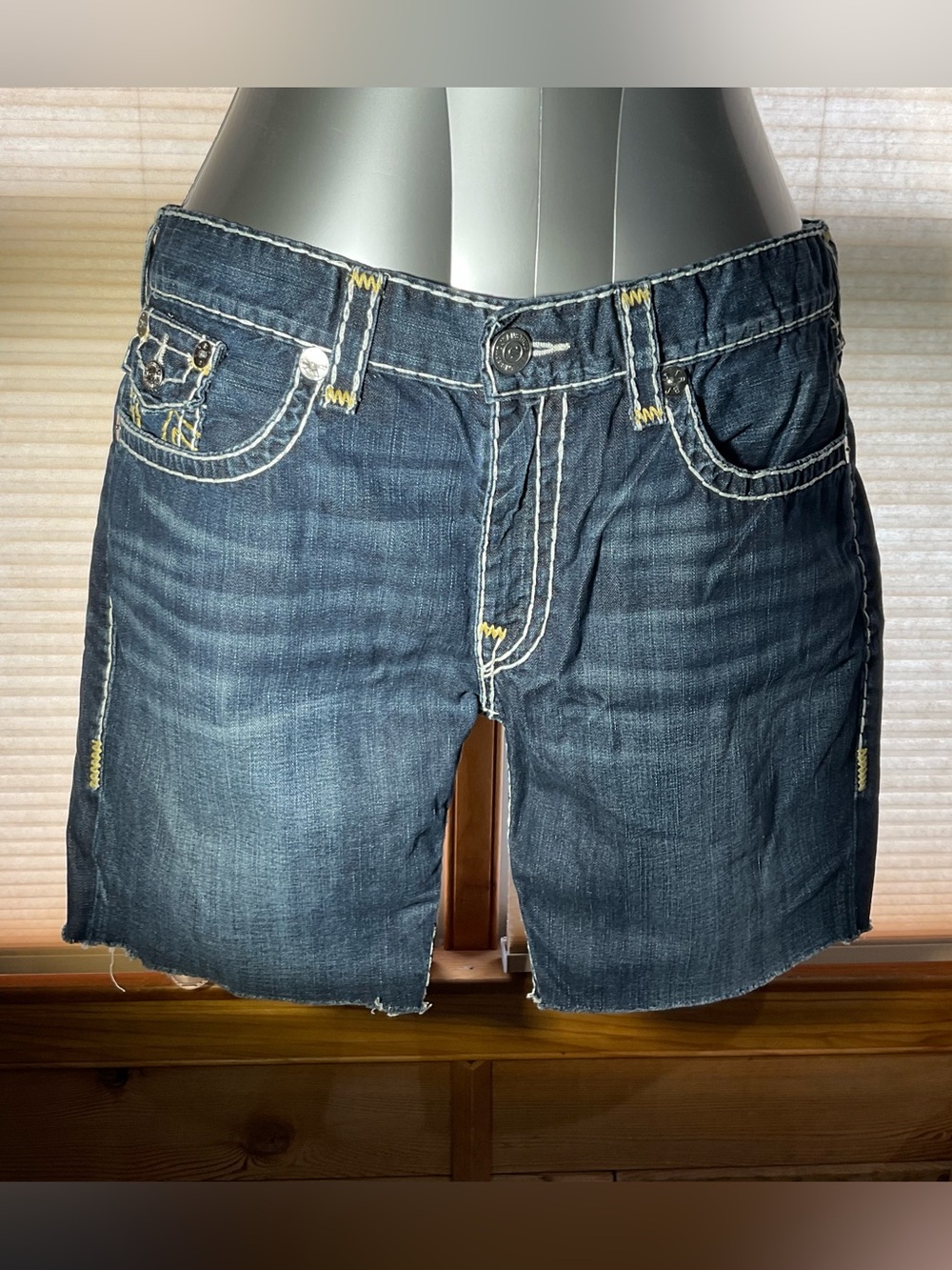 True Religion Men’s Cut Offs Shorts Size 40